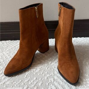 Chic Cognac Color Suede Ankle Booties New